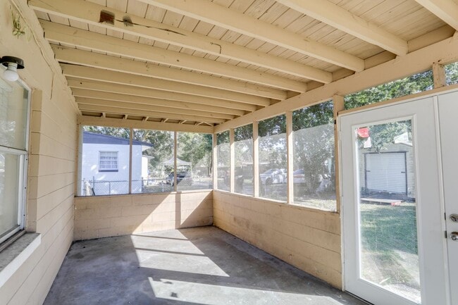 Building Photo - 5422 Lake Underhill Rd