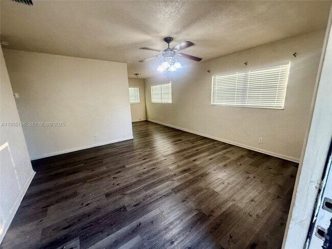 Building Photo - 1132 NW 30th Ave