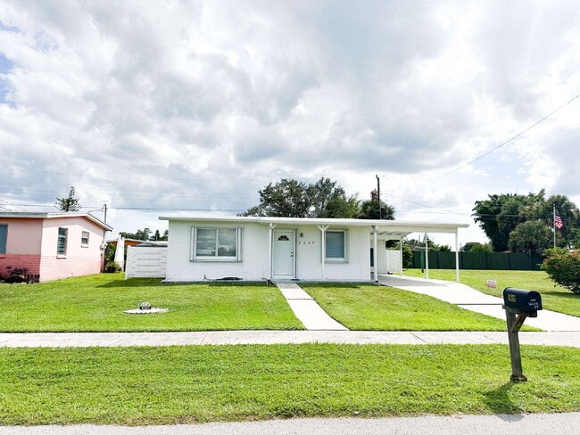 Primary Photo - "Charming 3-Bed, 2-Bath in North Port!"