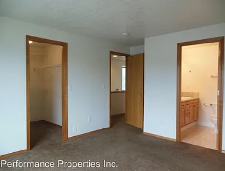 Building Photo - 3625 NE 157th Ave