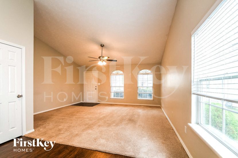 Building Photo - 6738 Wimbledon Dr