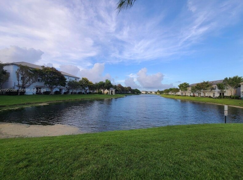 Building Photo - 3601 NW 14th Ct