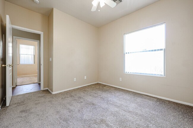 Building Photo - Great Litchfield Park Neignborhood!