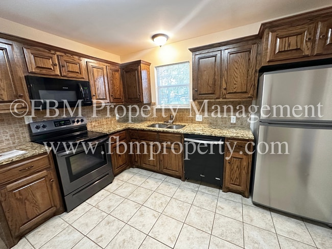 Building Photo - 1020 N Beaton St