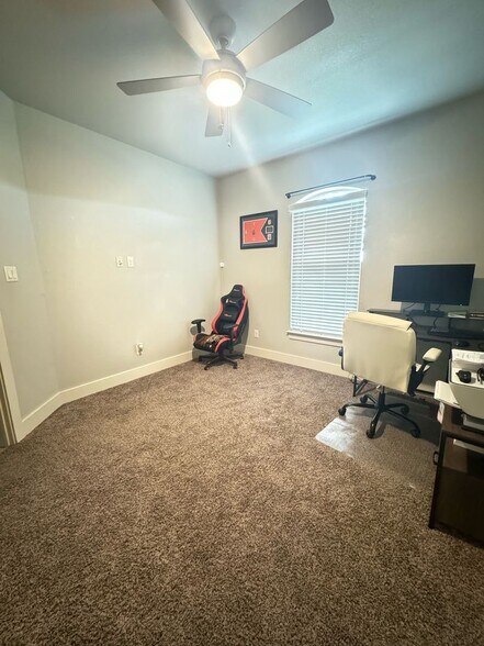 Building Photo - 1911 River Rock Trail