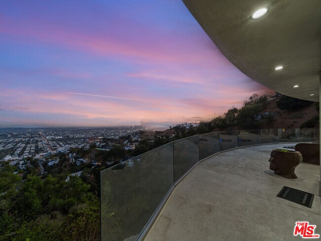 Building Photo - 8460 Cole Crest Dr