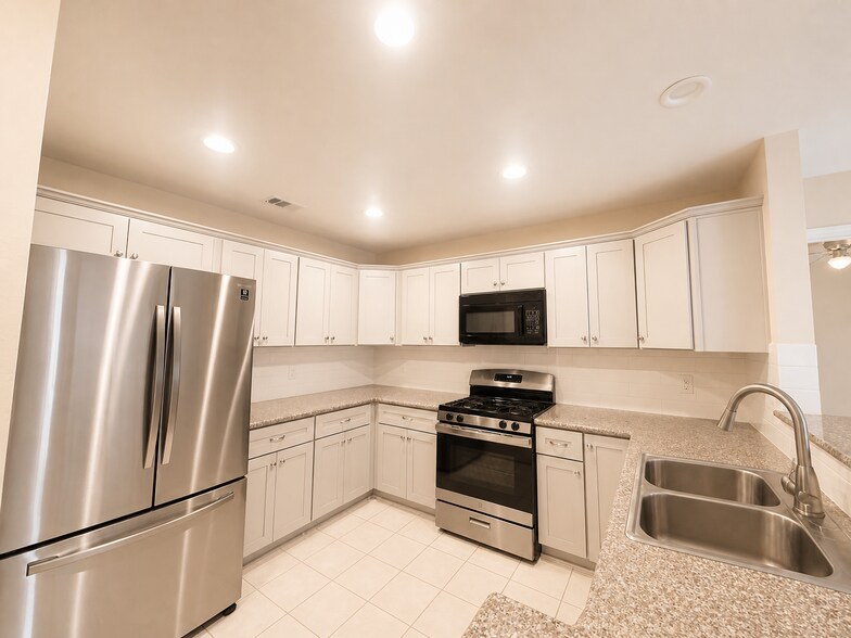 Large kitchen with granite counter tops and new appliances - 12826 Careywood Dr
