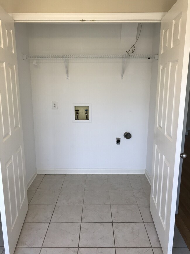 Building Photo - Bellevue Townhome 4 bedrooms 3 full baths