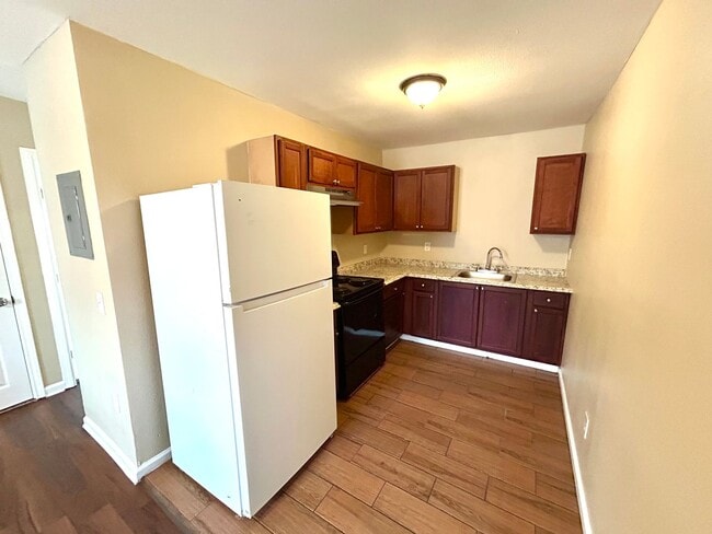 Building Photo - *MOVE IN SPECIAL* 2 Bedroom / 1 Bath Unit Near Lackland AFB!