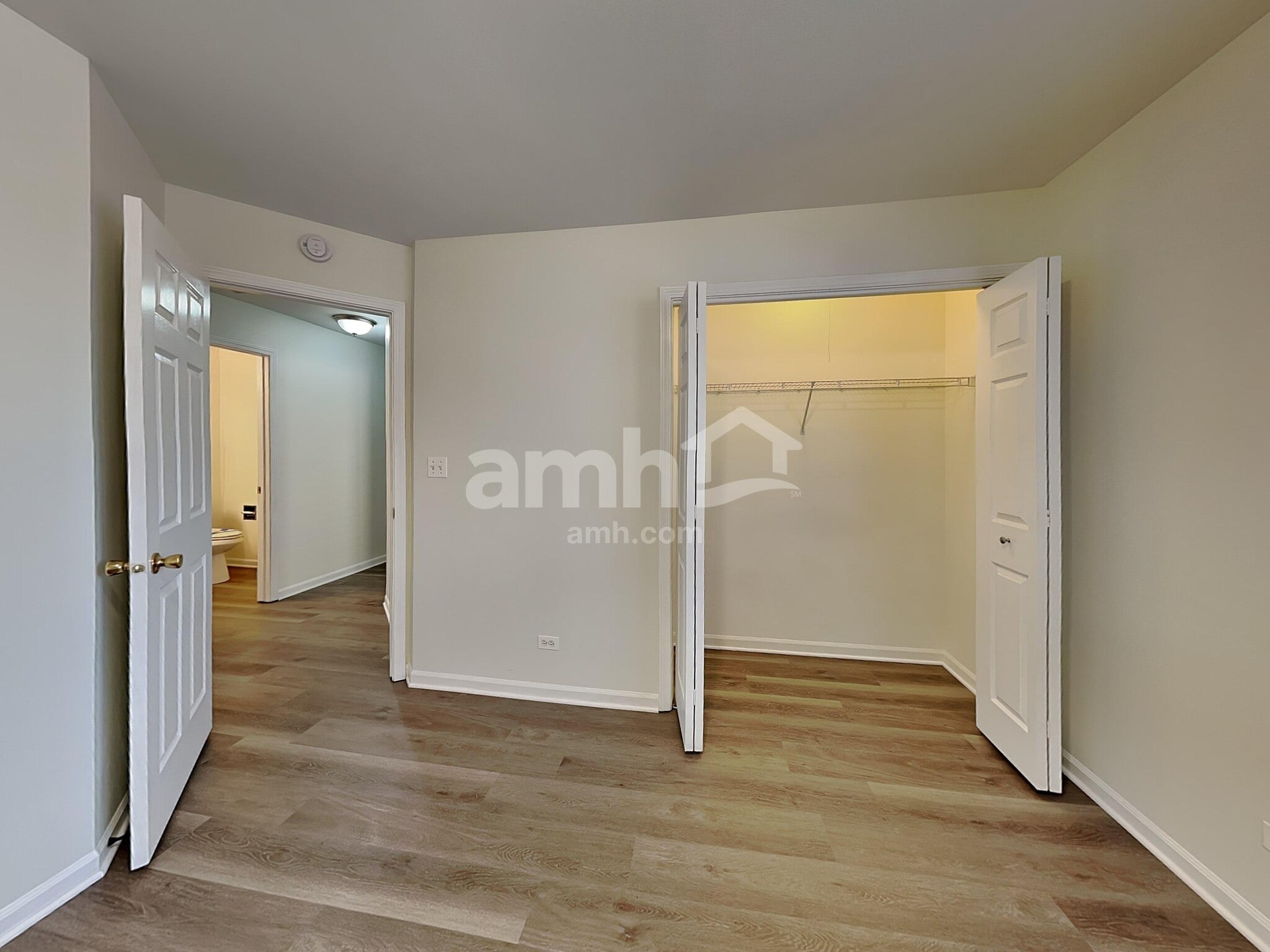 Building Photo - 2012 Primrose Dr