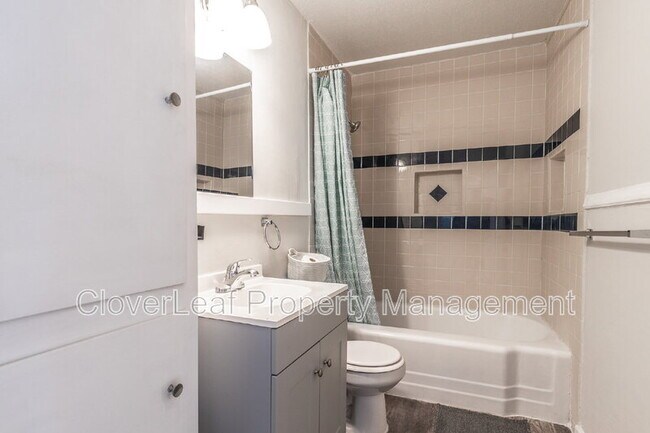 Building Photo - 210 Harwood Dr