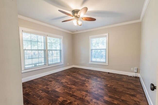 Building Photo - 726 E 26th St