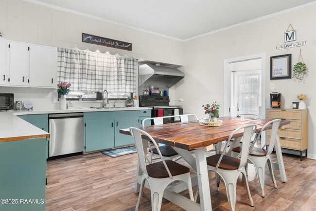 Building Photo - 501 Daspit St