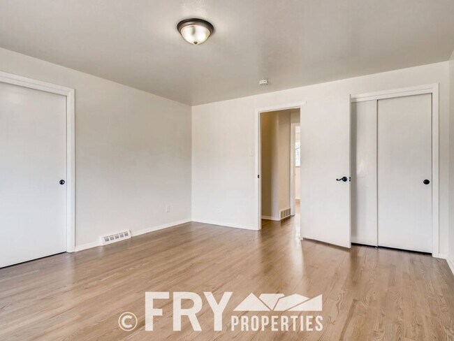 Building Photo - Beautifully remodeled 3-bedroom, 2.5-bath duplex in Wheat Ridge