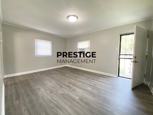 Building Photo - Updated 2 Bedroom in Gary