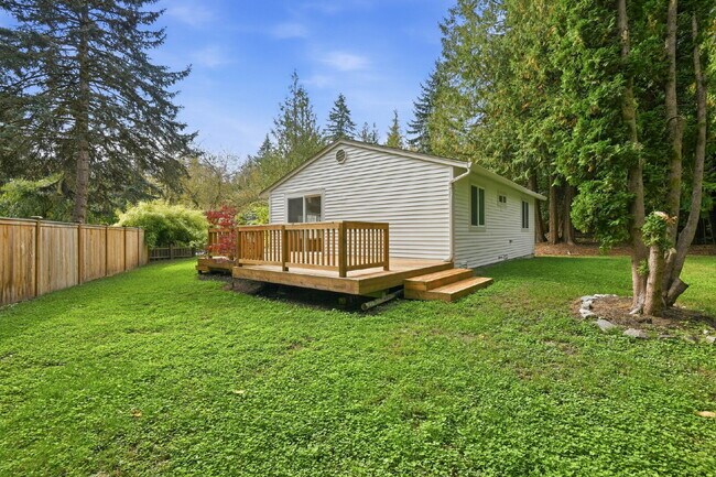 Building Photo - **FULLY REMODELED SAMMAMISH HOME WITH HUGE FENCED YARD!** AVAILABLE NOW FOR RENT!!!