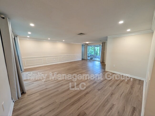 Building Photo - 8605 Wagon Wheel Ln