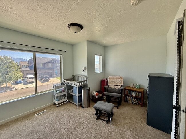 Building Photo - 722 S Willow Park Dr