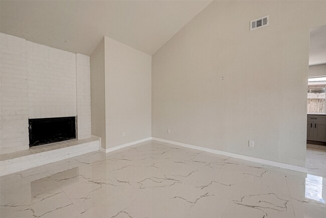 Building Photo - 12055 Fairpoint Dr