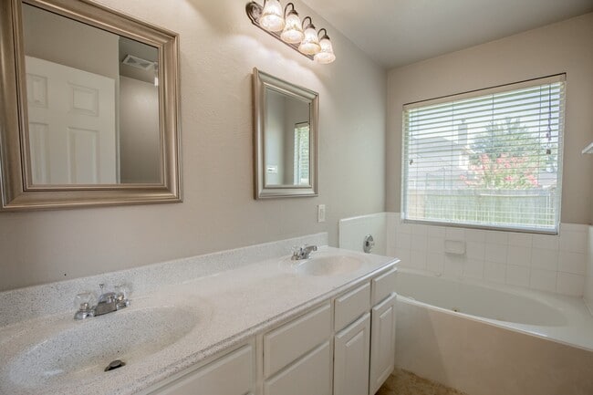 Building Photo - 21547 Sullivan Forest Dr