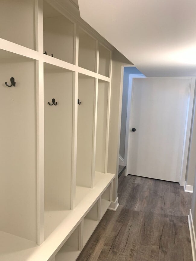 Building Photo - Completely remodeled 4 bedroom home! Hudsonville Schools