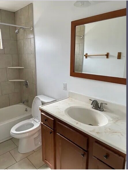 Building Photo - 1529 Mohawk St