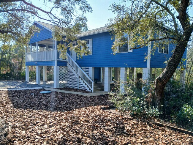 Building Photo - Charming Coastal Rental at Bald Point FL