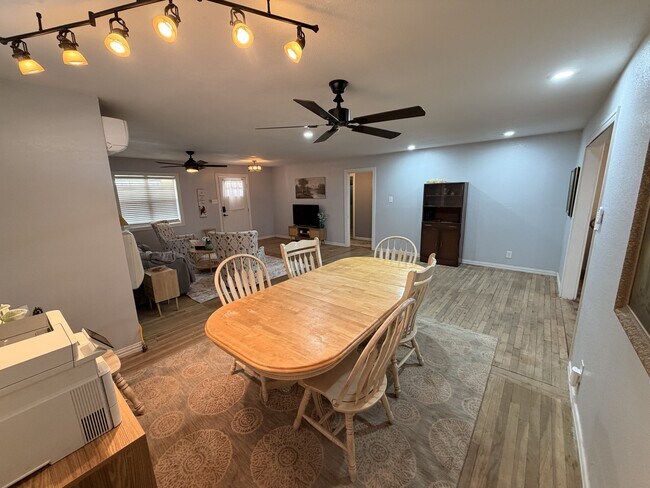 Building Photo - 603 S Ross Blvd