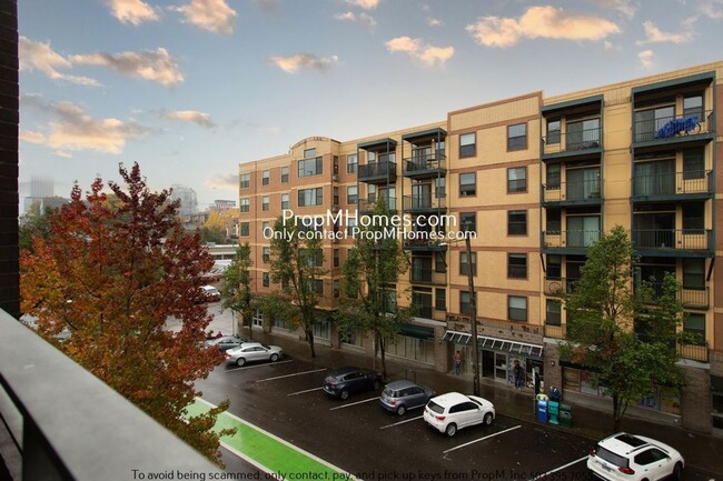 Building Photo - Luxury Goose Hollow Living – 1 Bedroom + B...
