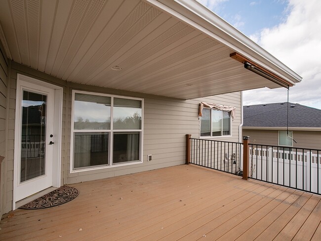 Building Photo - 1745 Golf Dr