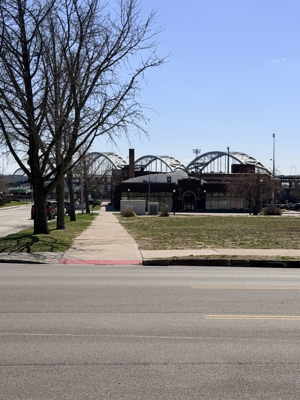 Building Photo - 604 W 3rd St