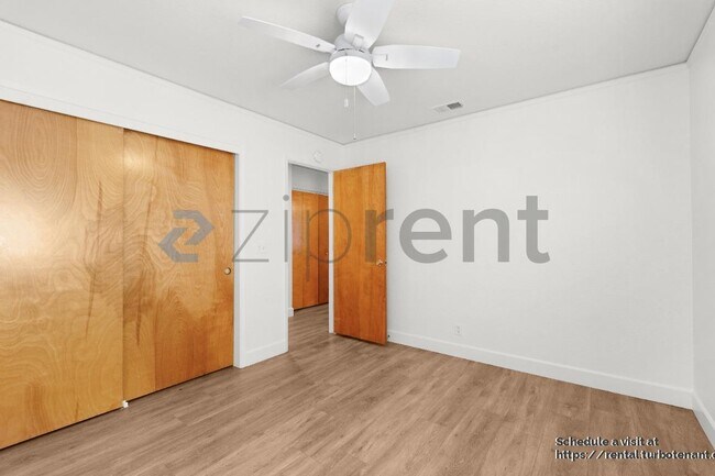 Building Photo - 2275 La Mesa Ct