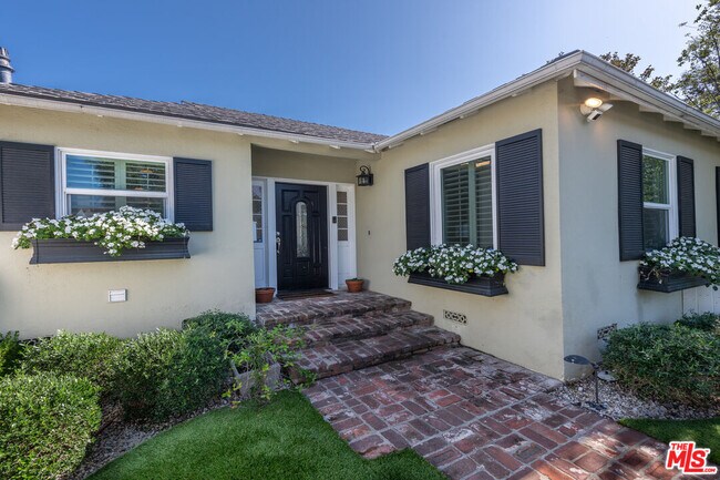 Building Photo - 11350 Albata St