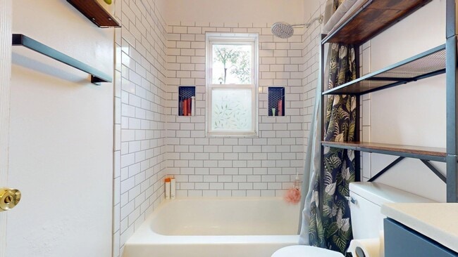 Building Photo - 1328 Morris Rd SE