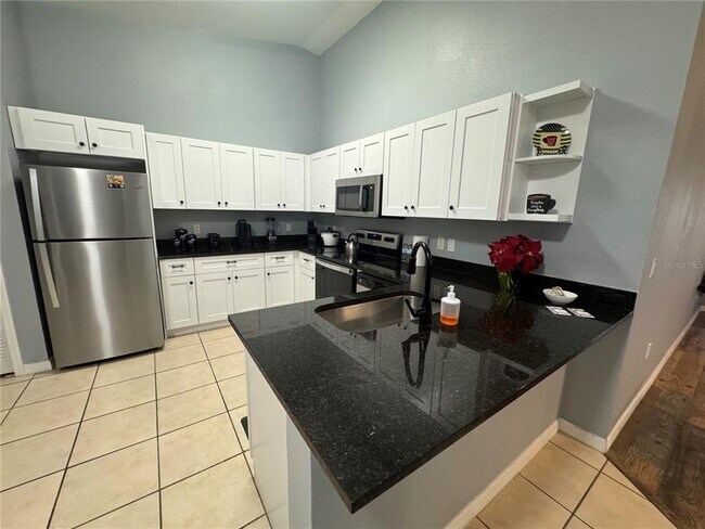 Building Photo - 2802 Club Cortile Cir