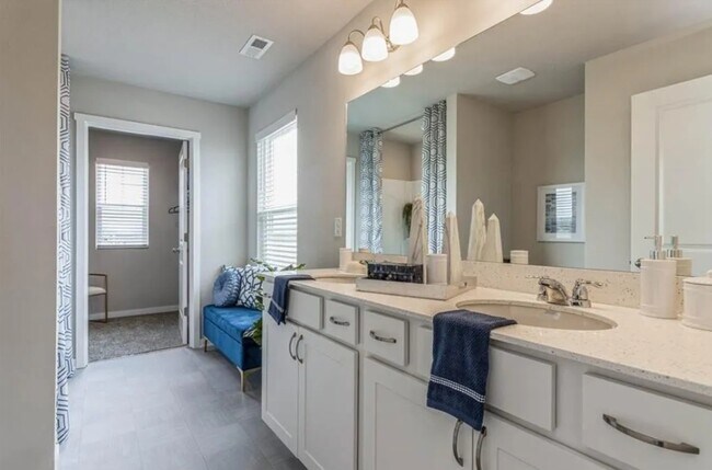 Building Photo - 259 NW Charlestown Ln