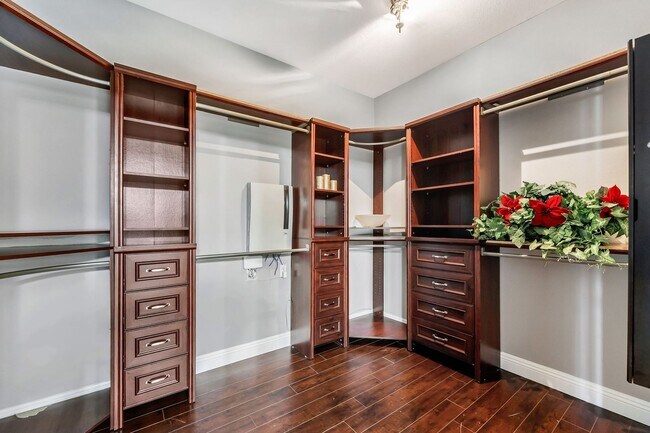 Building Photo - Fully Furnished Luxury Living with Expansive, Move-In Ready Comfort!