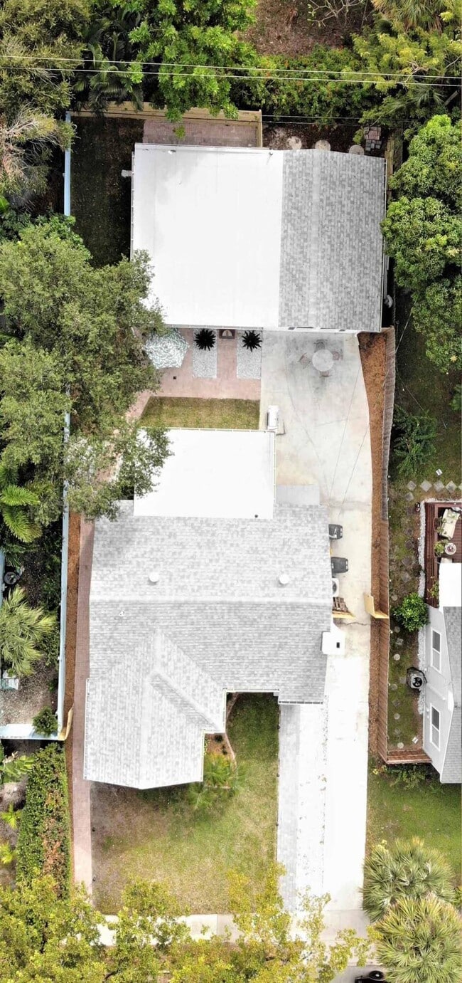 Building Photo - 918 Upland Rd