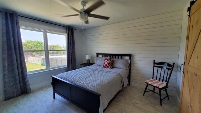 Building Photo - 10201 Sandy Beach Rd