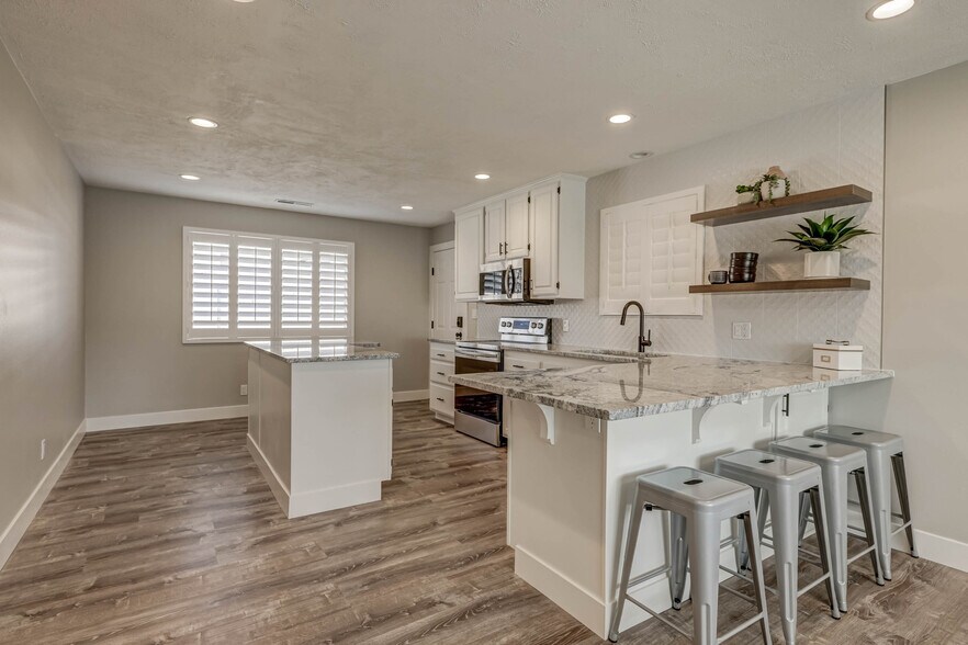 Building Photo - 660 S 400 E