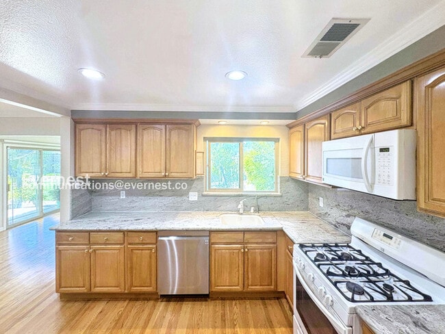 Building Photo - 108 Madora Pl