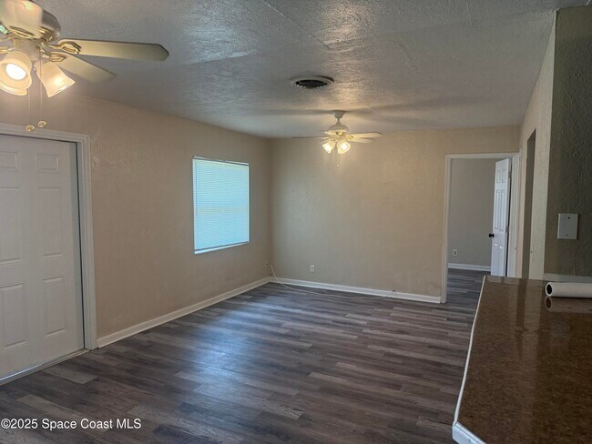 Building Photo - 325 Patrick Cir