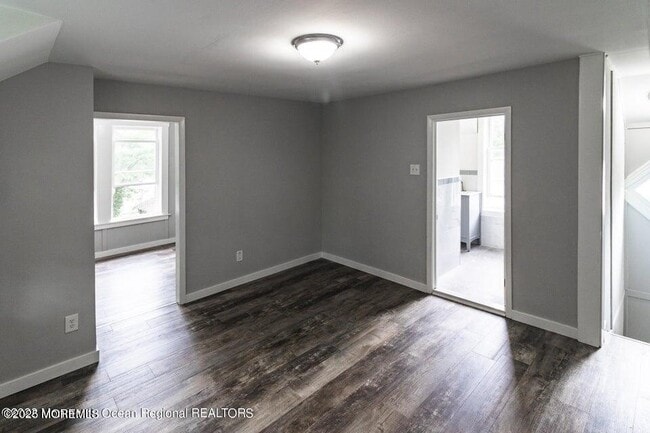 Building Photo - 306 Henley Ave