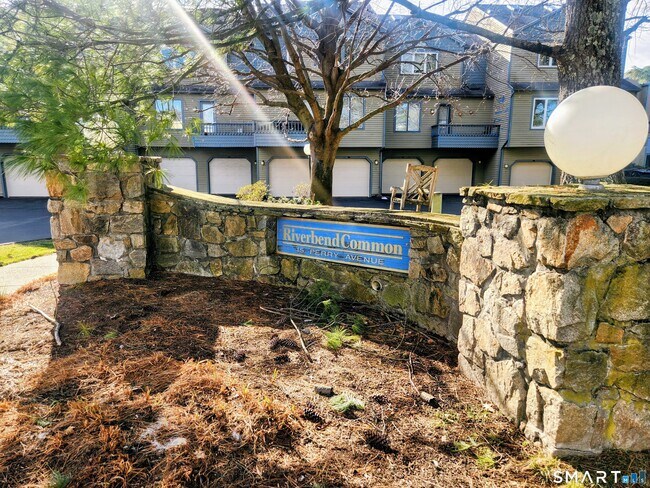 Building Photo - 15 Perry Ave