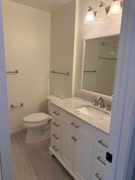 Building Photo - 3121 Patrick Henry Dr