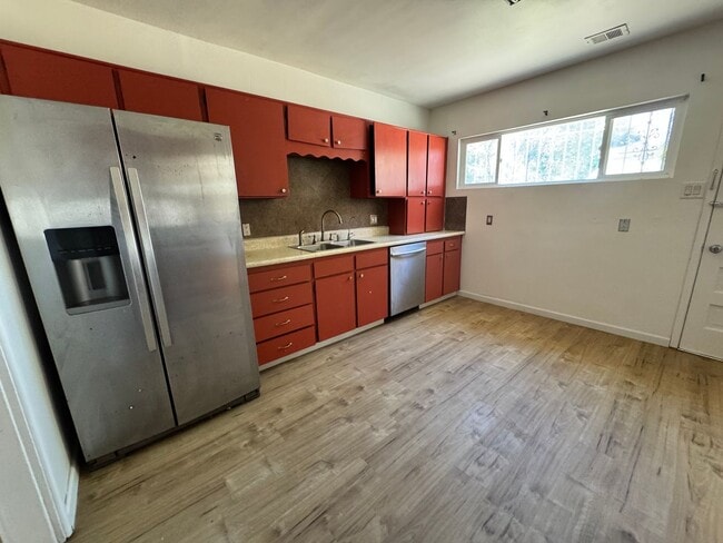 Building Photo - Lovely 3 bedroom 2 bath home. Must see