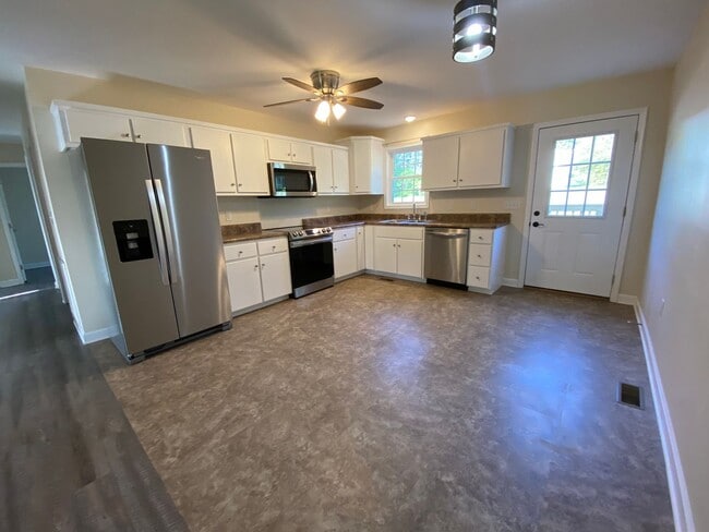 Building Photo - Two bedroom with a large office. Single level