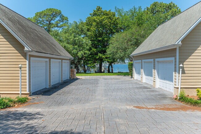 Building Photo - 269 Shalimar Dr