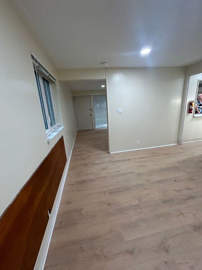 Building Photo - First-Floor One Bedroom, One Bathroom Apartment on S. Corl Street