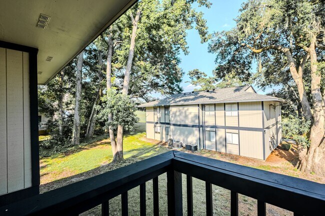 Building Photo - Renovated 2 bed/ 1 bath!